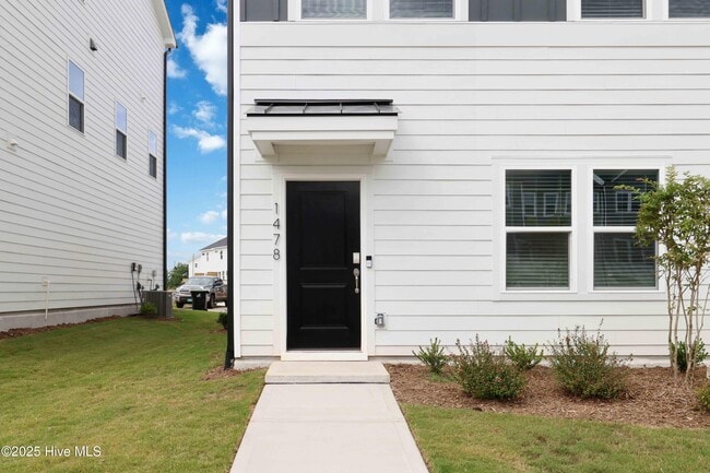 Building Photo - 1478 Hasse Ave