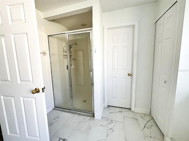Building Photo - 4663 Doral Park Ave