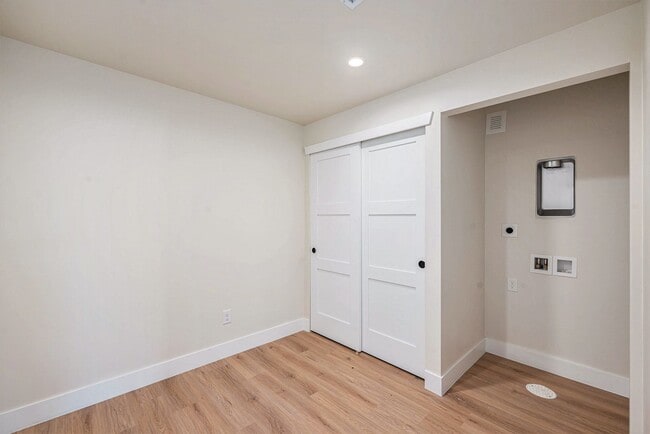 Building Photo - Brand New Townhome!  Be the First!!