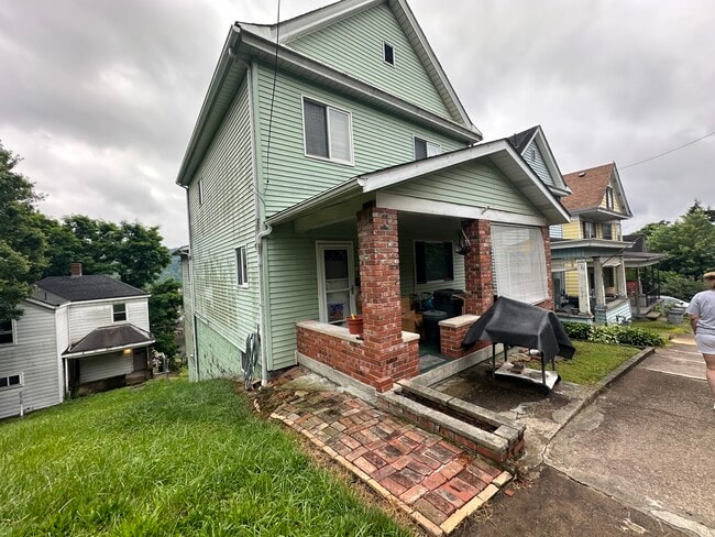 Building Photo - 520 N 7th St