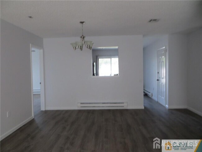 Building Photo - 631 Madison Dr