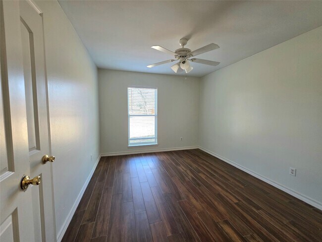 Building Photo - 3227 Dalview St