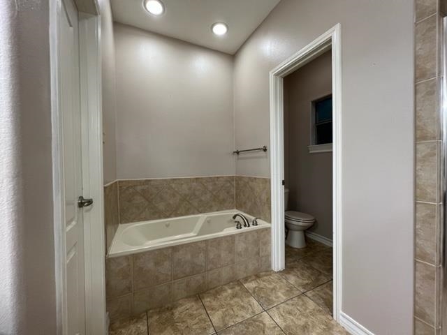 Building Photo - 707 St James Dr