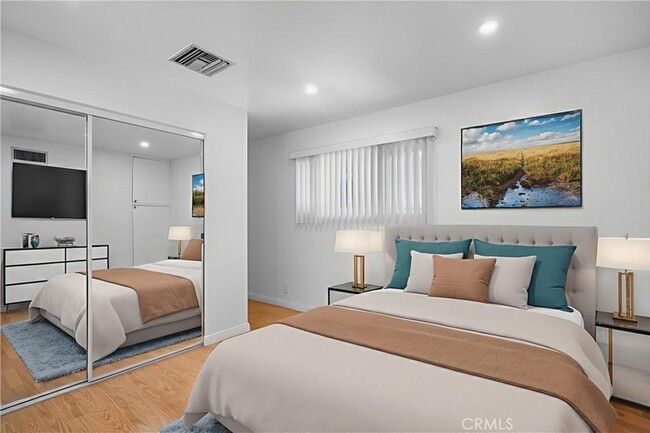 Building Photo - 5210 Ventura Canyon Ave