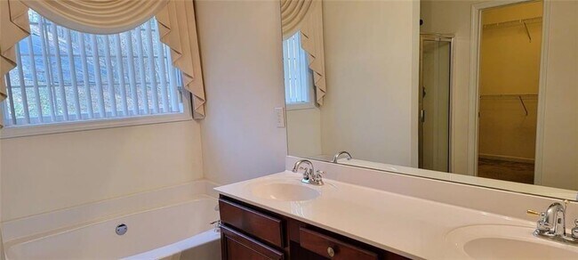 Building Photo - 314 Stone Valley Xin