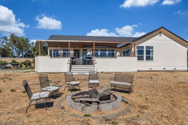 Building Photo - 53953 S River Rd