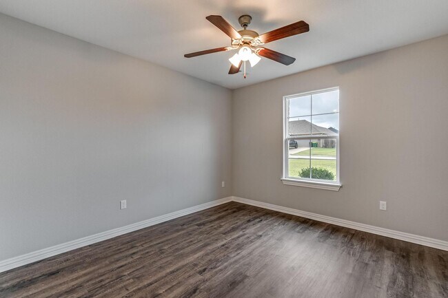 Building Photo - 499 Concho St