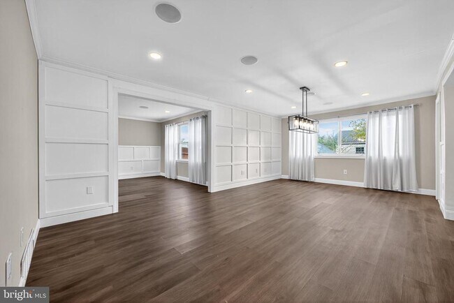 Building Photo - 335 Connecticut Ave