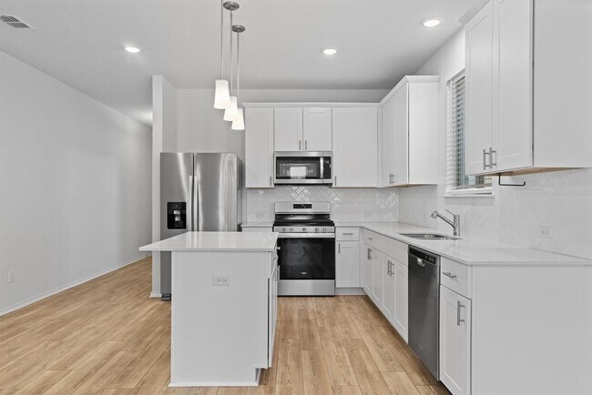 Building Photo - 408 Grace Lilly Dr