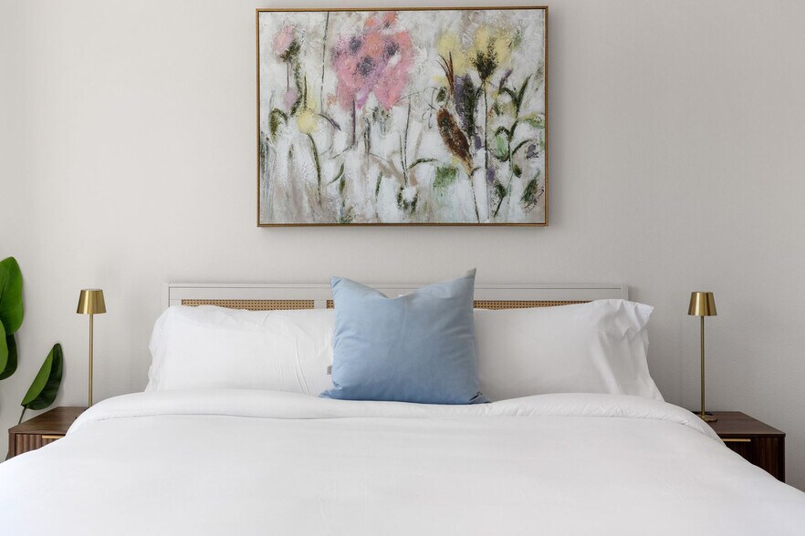 Building Photo - 1301 Leah Ave