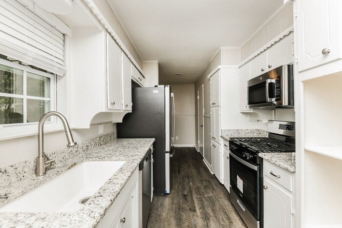 Building Photo - 2417 Skyline Dr