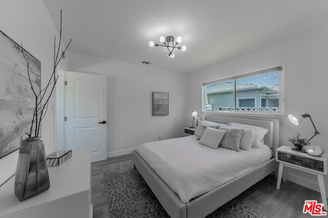 Building Photo - 3914 Somerset Dr