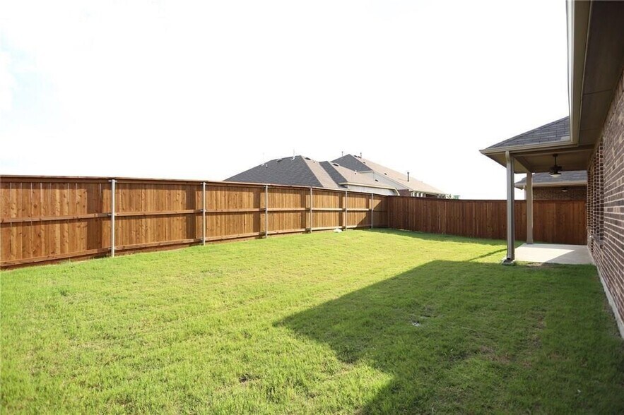 Building Photo - 15928 Holly Crk