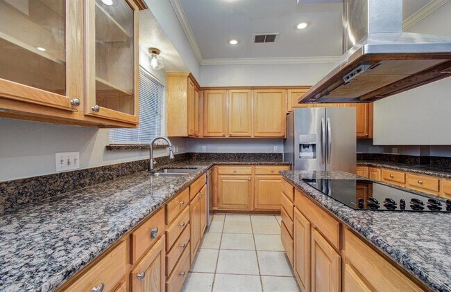 Building Photo - 5339 Holly View Dr