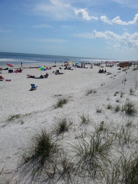 Building Photo - 183 5th Ave S