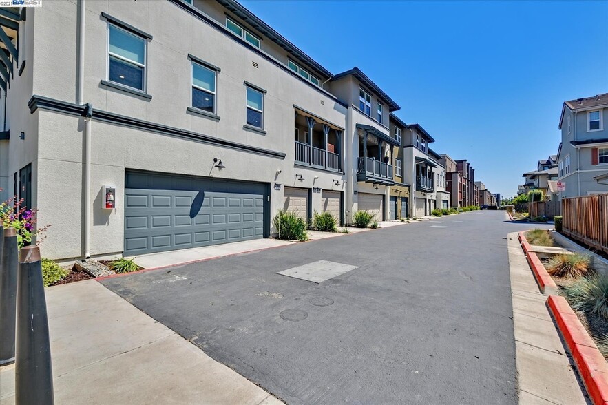 Building Photo - 2741 5th St