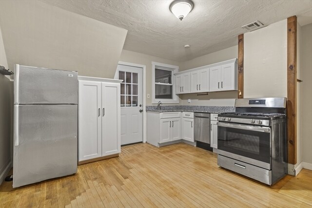 Building Photo - 74 Forest St