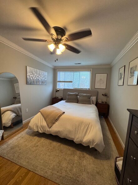 Building Photo - 127 Heath St