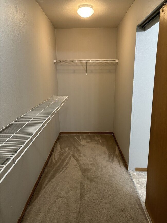 Building Photo - Stunning 3-Bedroom Home in Puyallup's Silver Pointe For Rent!