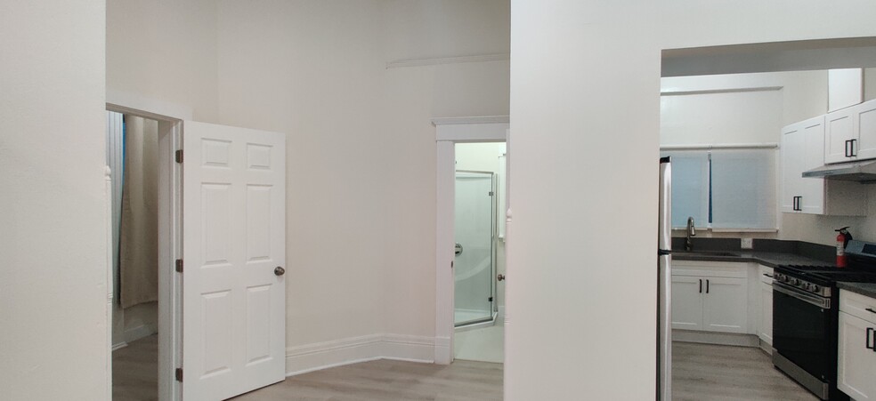 Building Photo - 1331 S Park Ave