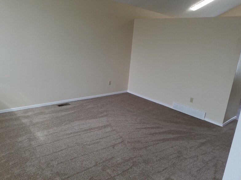Living Room - 5036 Austerlitz Dr
