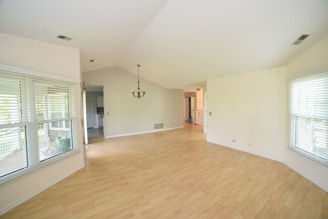 Building Photo - 2545 Live Oak Ln