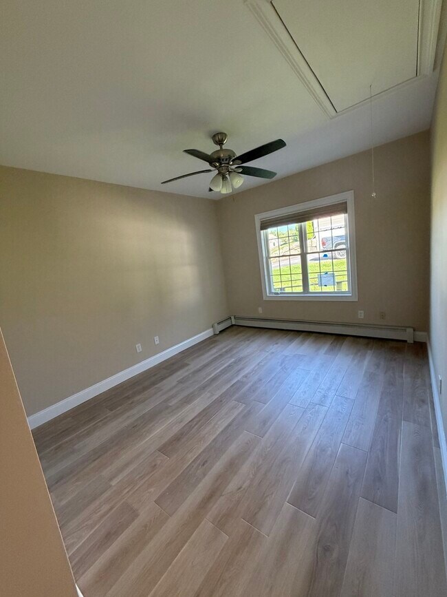 Building Photo - 33 Brunelle Dr