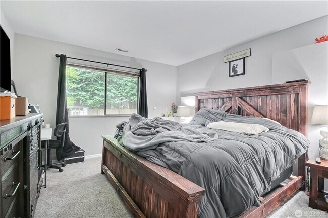 Building Photo - 5406 122nd Ave E