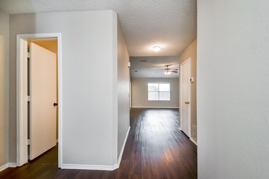 Building Photo - 3309 Teasbend Ct