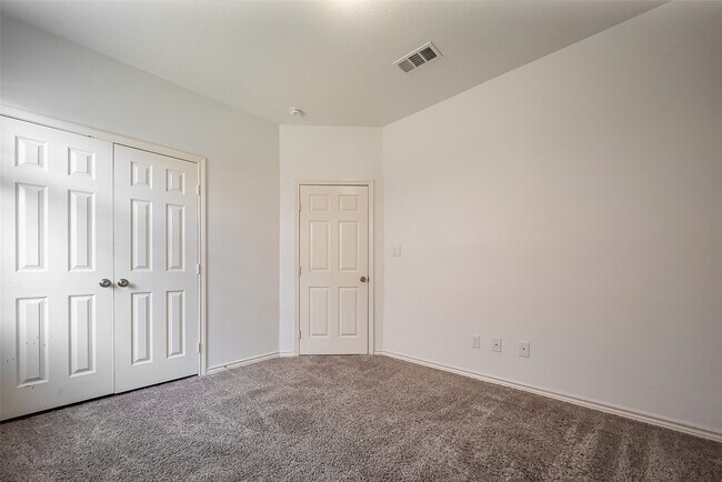 Building Photo - 5906 Yaupon Ridge Dr