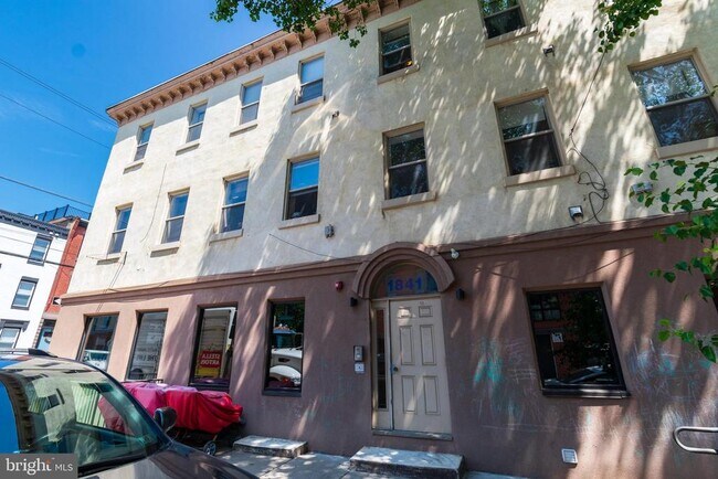 Building Photo - 1841 Bainbridge St