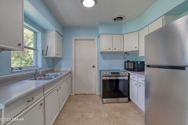 Building Photo - 1133 Bradenton Rd