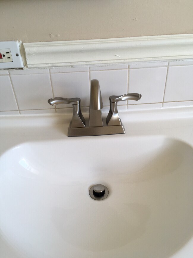 Bathroom - 1130 5th Ave