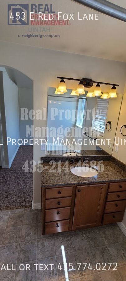 Building Photo - 453 E Red Fox Ln