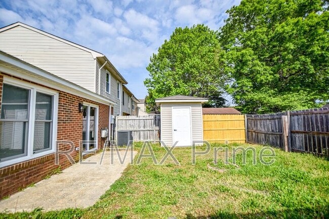 Building Photo - 3900 Raintree Ct