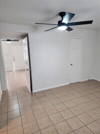 Building Photo - 14033 Garber Ln