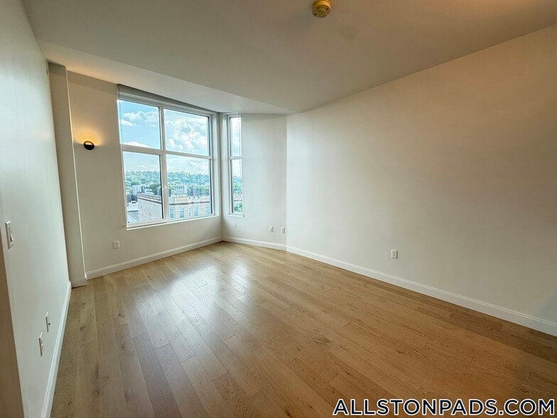 Building Photo - 55 Brighton Ave