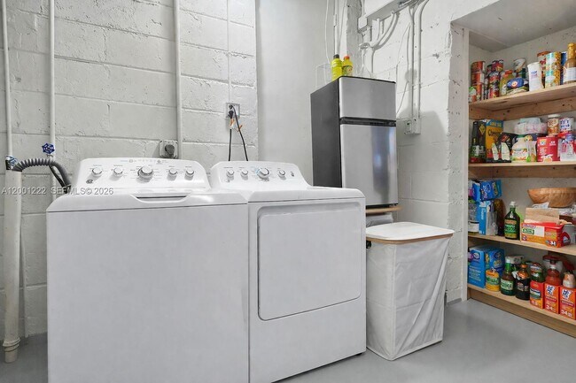 Building Photo - 2311 SW 9th Ave