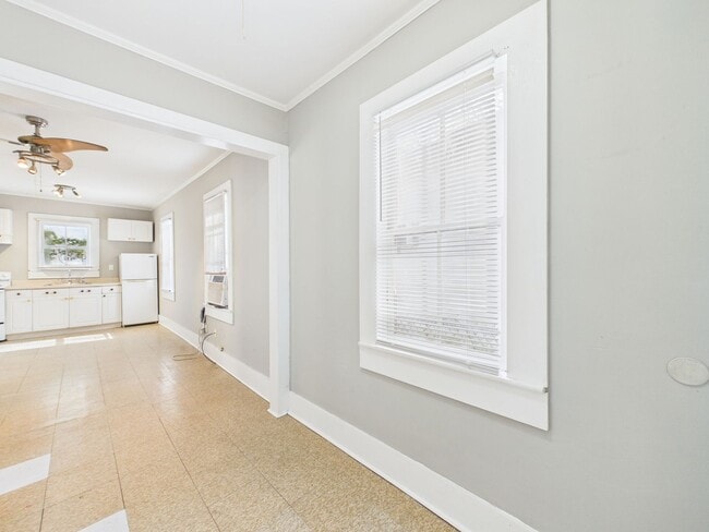 Building Photo - COMING SOON! 1 Bed, 1 Bath Cottage Near UL!