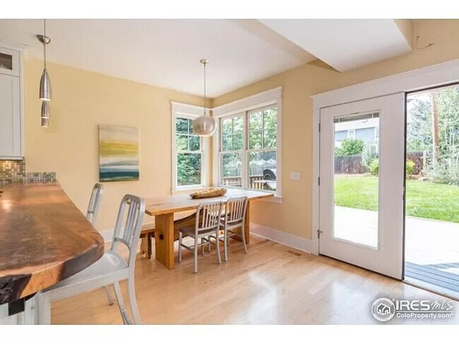 Building Photo - Charming Craftsman Gem Near McKinley Park