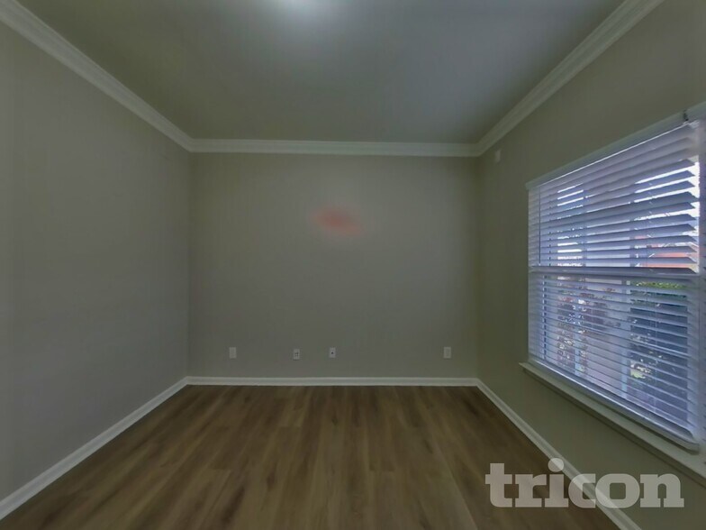 Building Photo - 18 Rockridge Dr