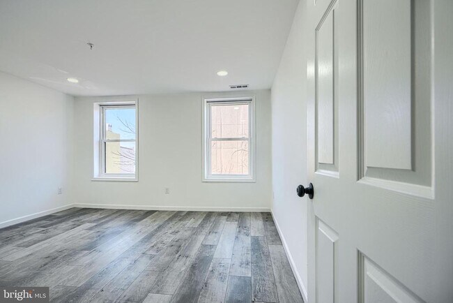 Building Photo - 7 S Carrollton Ave