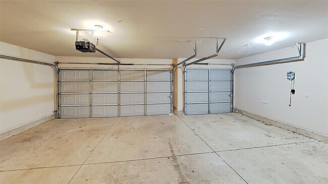 Building Photo - 15304 Blue Jay Dr