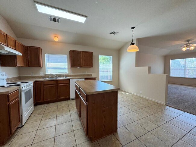 Building Photo - 172 Spruce Dr