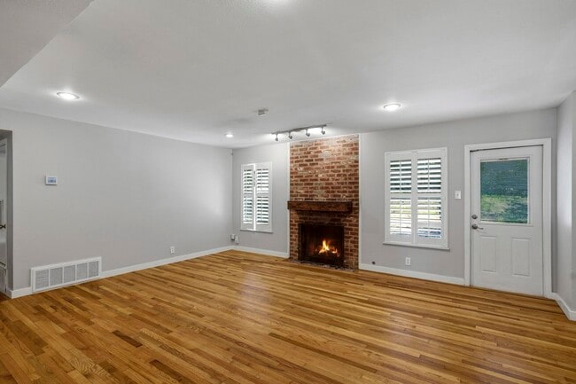 Building Photo - 3206 Albin Dr