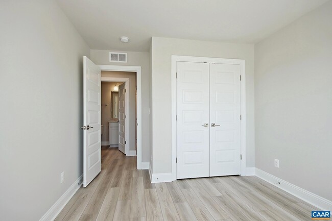 Building Photo - 2431 Anlee Rd