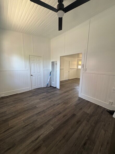 Building Photo - 563 W Sepulveda St