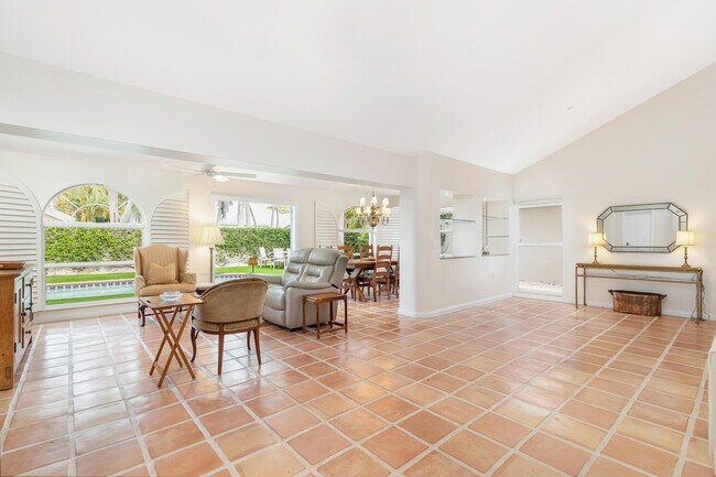 Building Photo - 2725 Meadowlark Ln