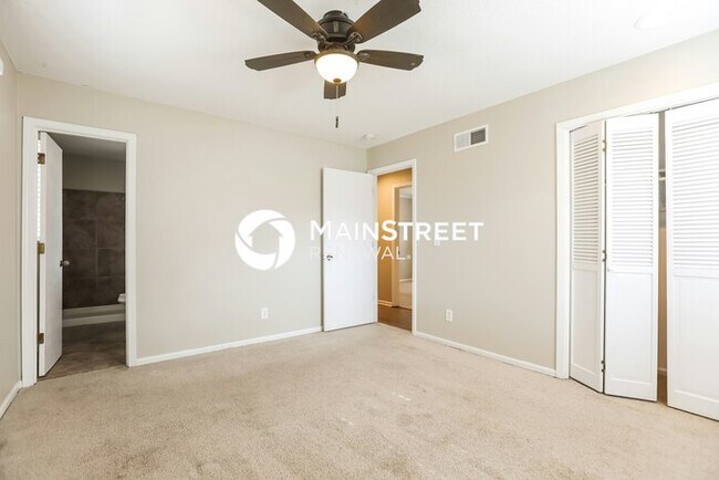 Building Photo - 3 Bedroom Pet-Friendly Home in Kansas City, MO with Main Street Renewal