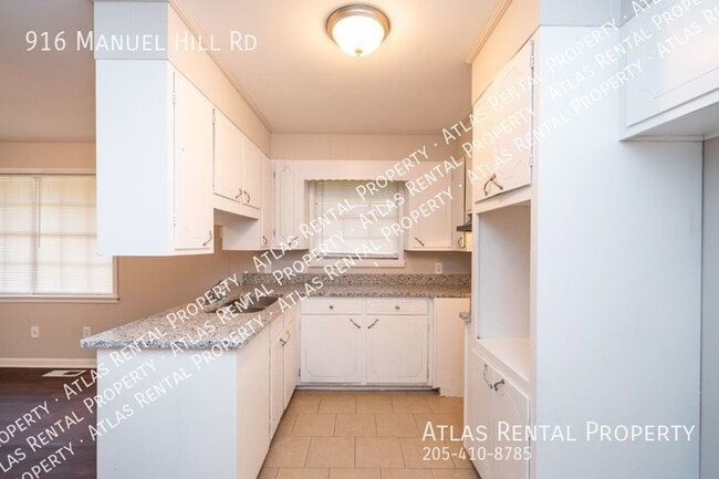 Building Photo - 916 Manuel Hill Rd